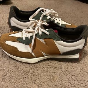New Balance 327, Grade School size 5.5, equivalent to a women’s 7/7.5